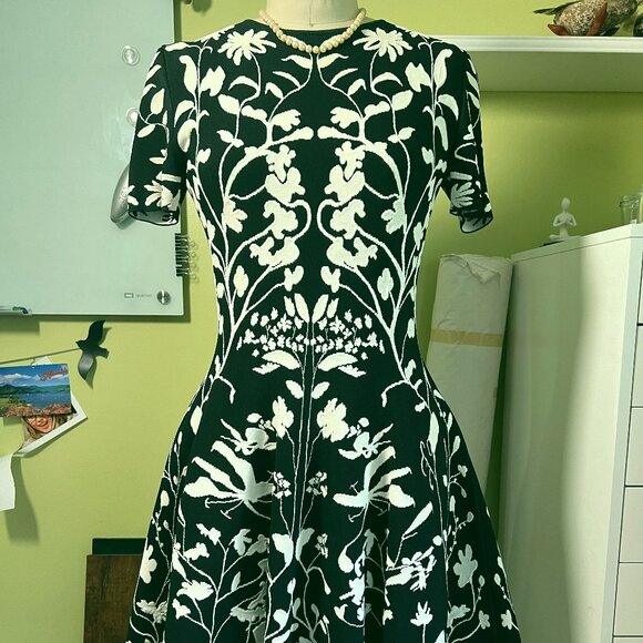 ALEXANDER MCQUEEN Short-Sleeve Knit Flare Stretchy Dress size L - Picture 1 of 11